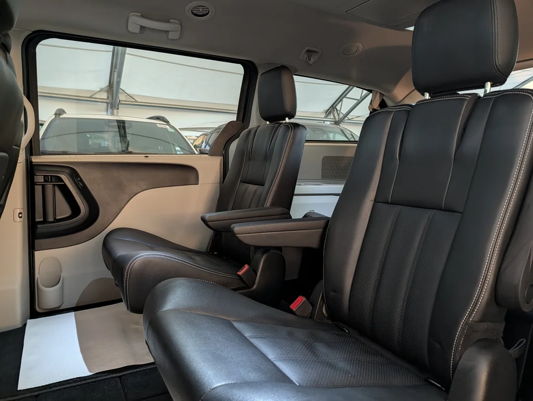 Used 2019 Black Dodge Crew Plus - - FWD - 3.6L V6 - Power Sliding Doors - Power Liftgate - Leather Seat & More! image 27