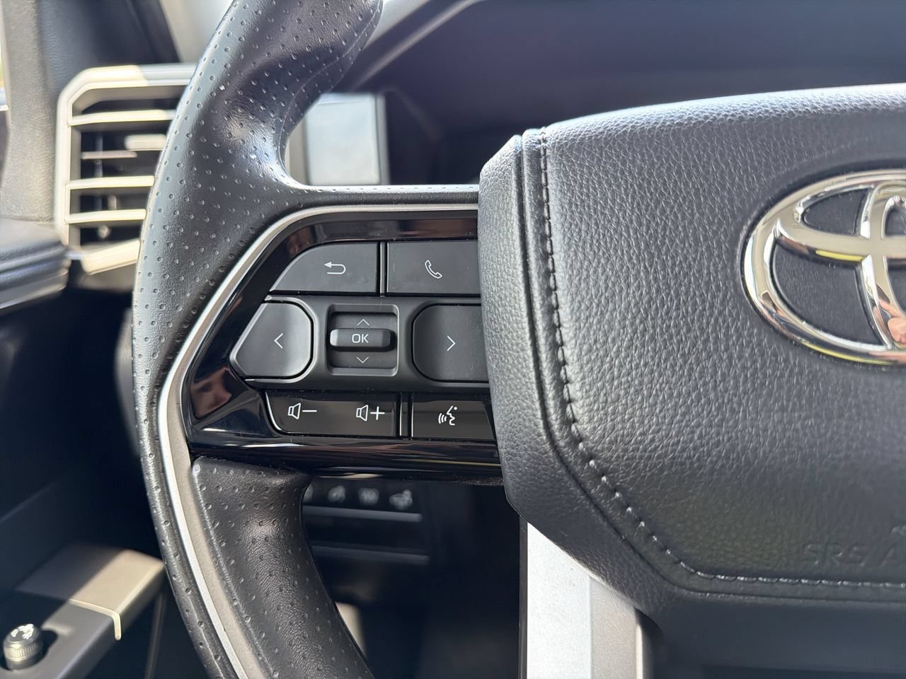 Used 2024 Ice Cap Toyota SR5 image 26