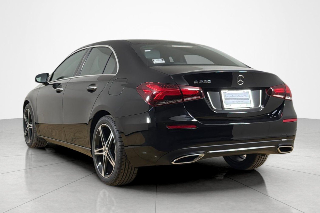 Used 2019 Night Black Mercedes-Benz A 220 image 3