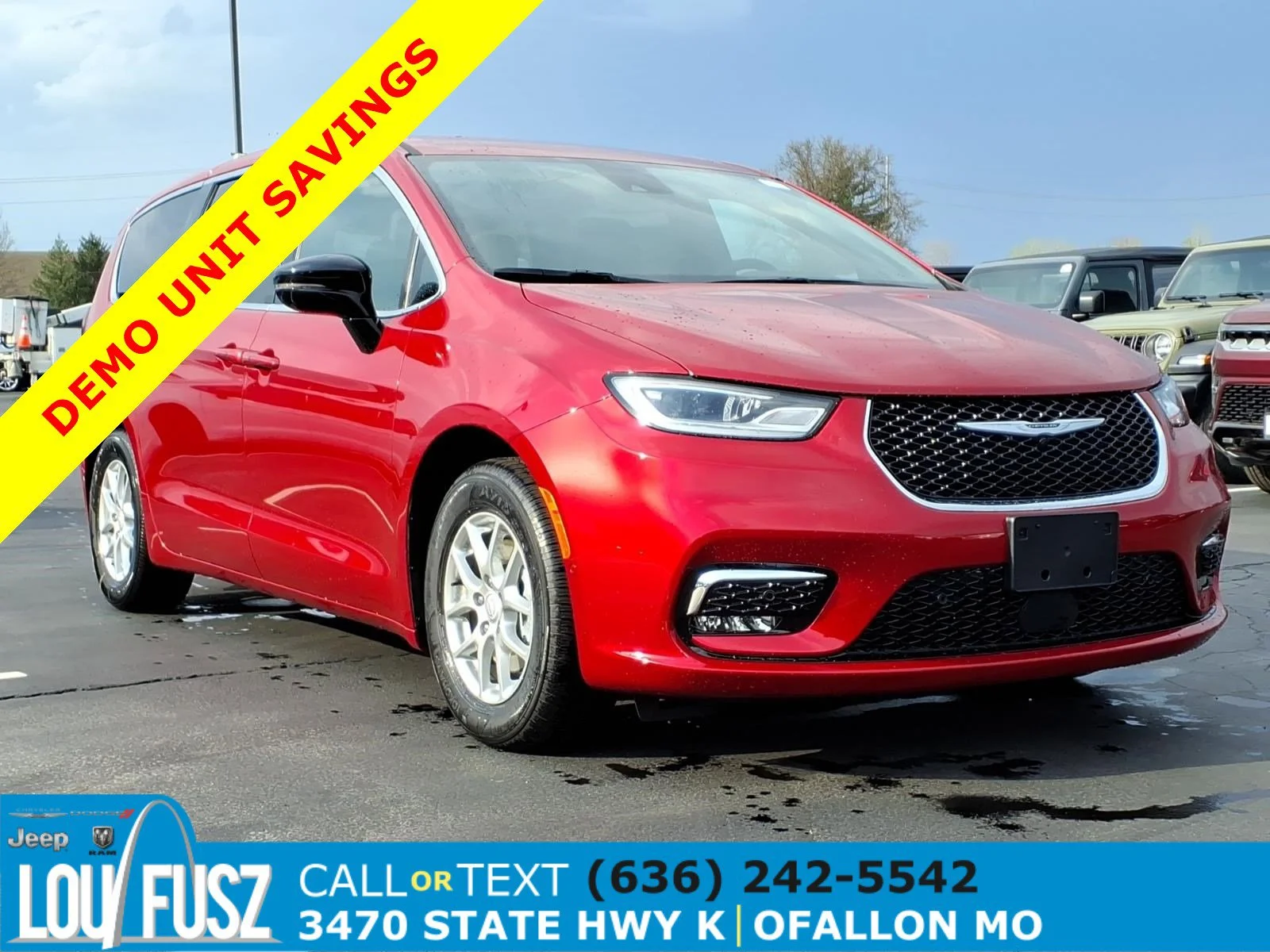 2026 Chrysler Pacifica Select's photo