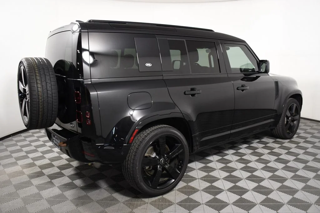Used 2023 Santorini Black Metallic Land Rover X-Dynamic SE image 7