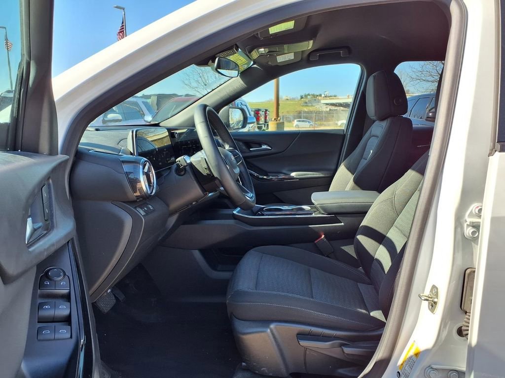 2025 Chevrolet Equinox LT - Photo 17