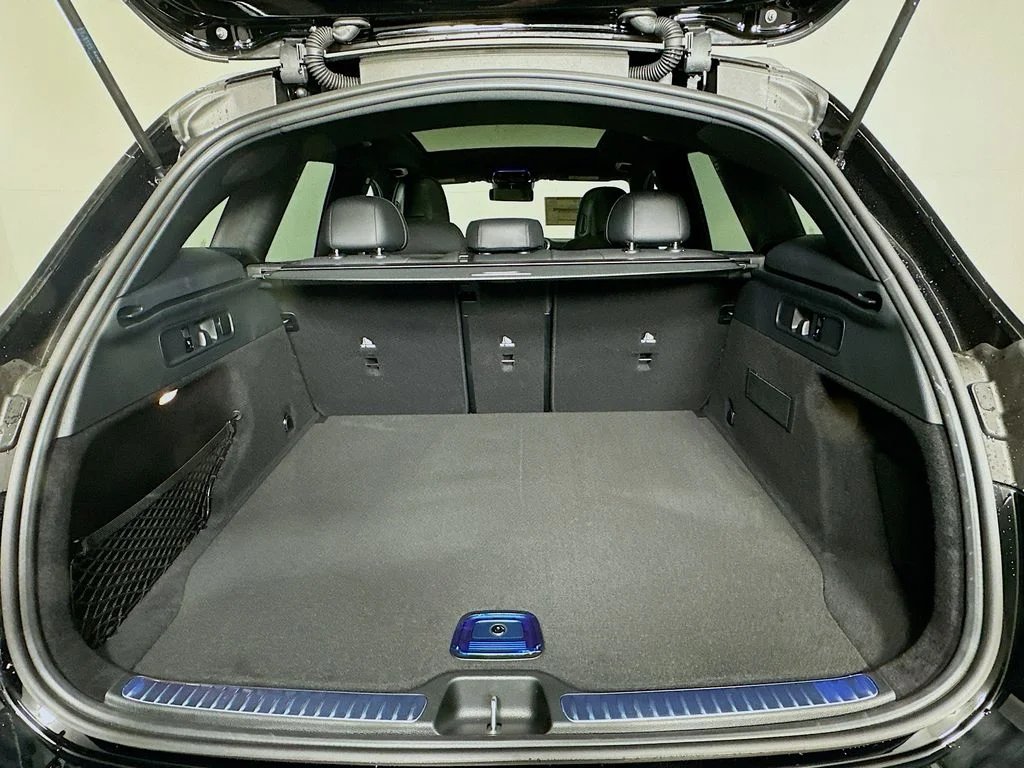 Used 2026 Black Mercedes-Benz GLC 300 image 27