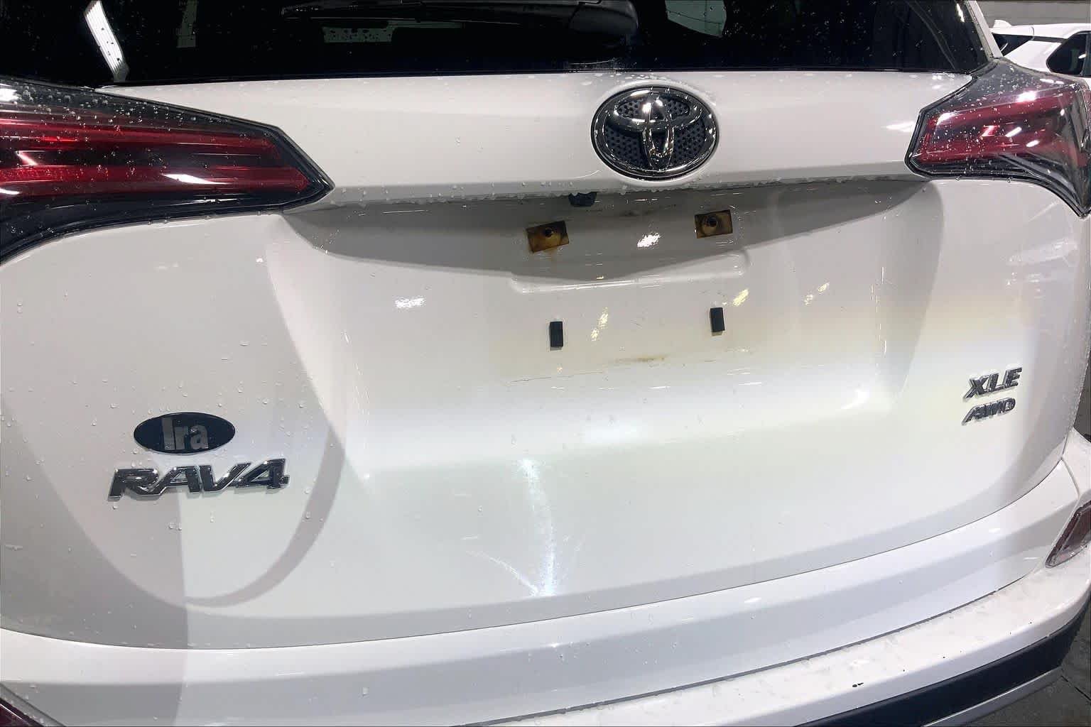 Used 2018 Super White Toyota XLE image 31