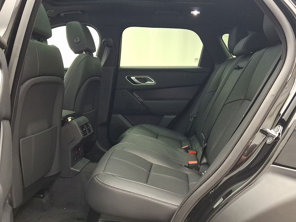 New 2026 Santorini Black Land Rover Belgravia Edition image 6