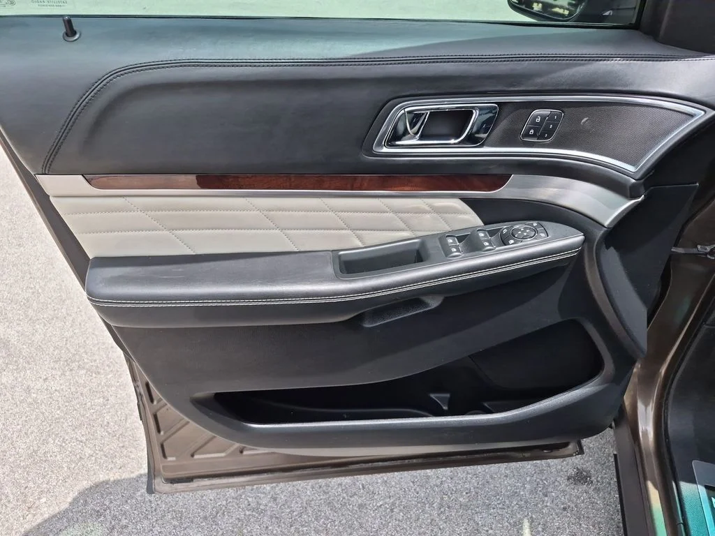 Used 2016 Brown Ford Platinum image 17