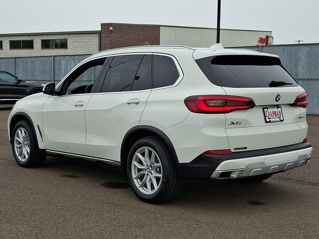 Certified Used 2023 Alpine White BMW xDrive40i image 4