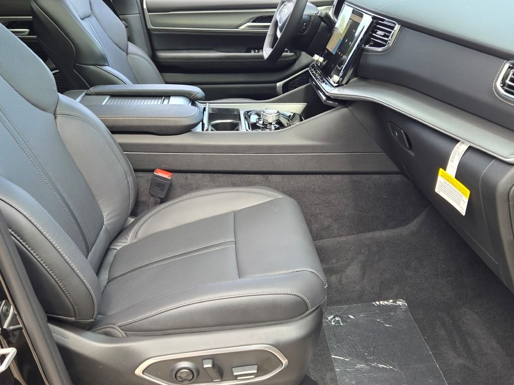 New 2026 High Gloss Black Exterior Paint Jeep Limited Reserve image 5