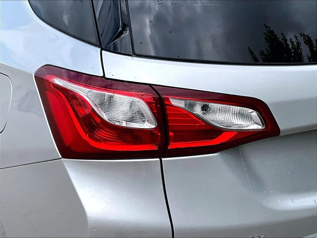 Used 2018 Silver Chevrolet LT image 27