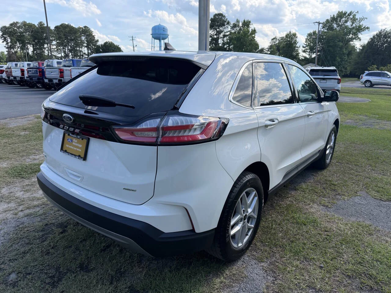Used 2024 White Ford SEL AWD 4dr SUV image 5