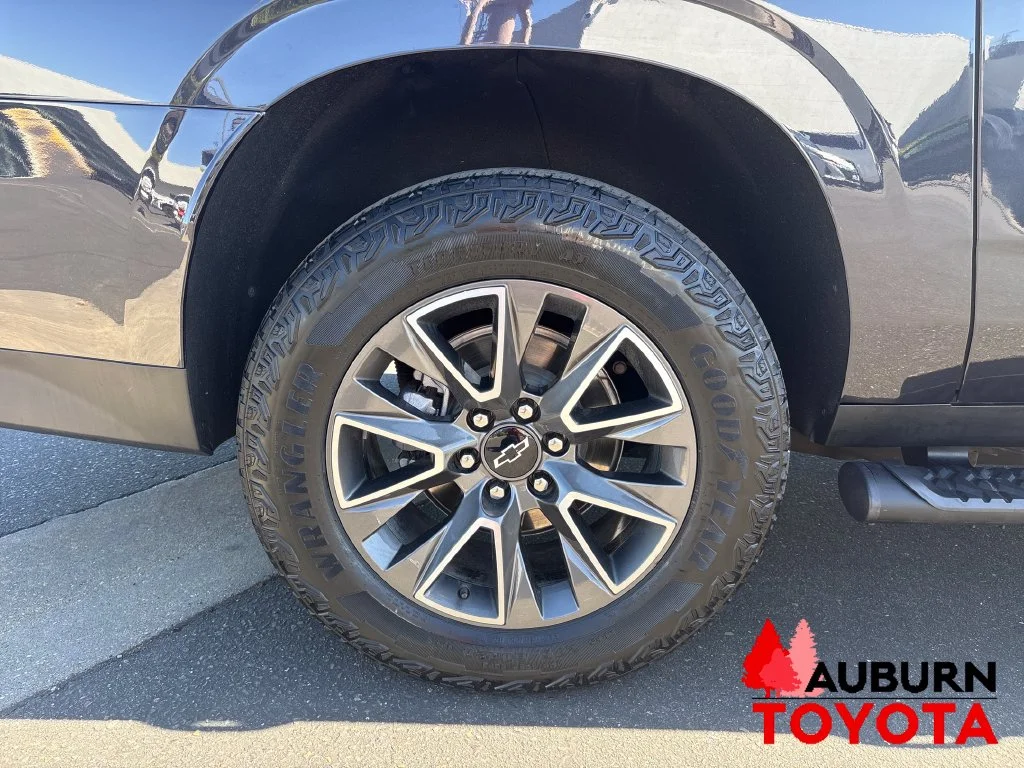 Used 2024 Dark Ash Metallic Chevrolet Z71 image 26