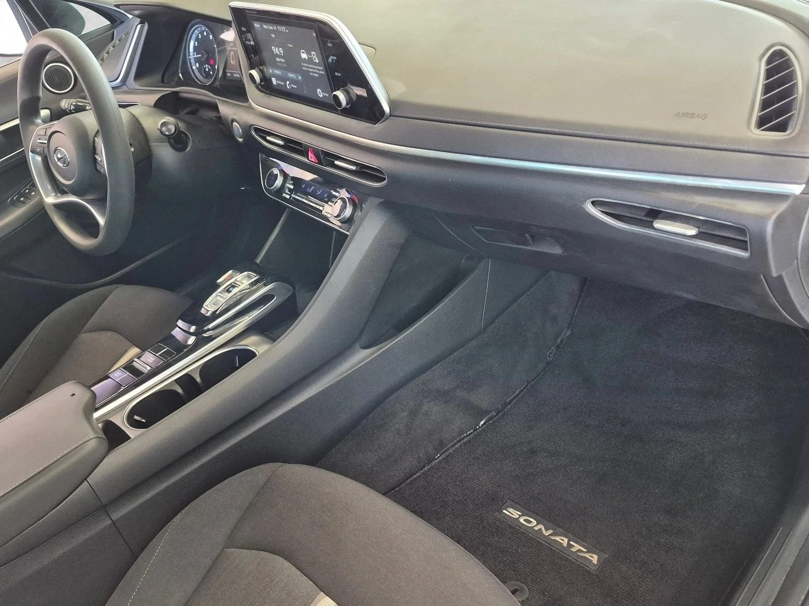 Used 2021 Shimmering Silver Pearl Hyundai SEL image 20