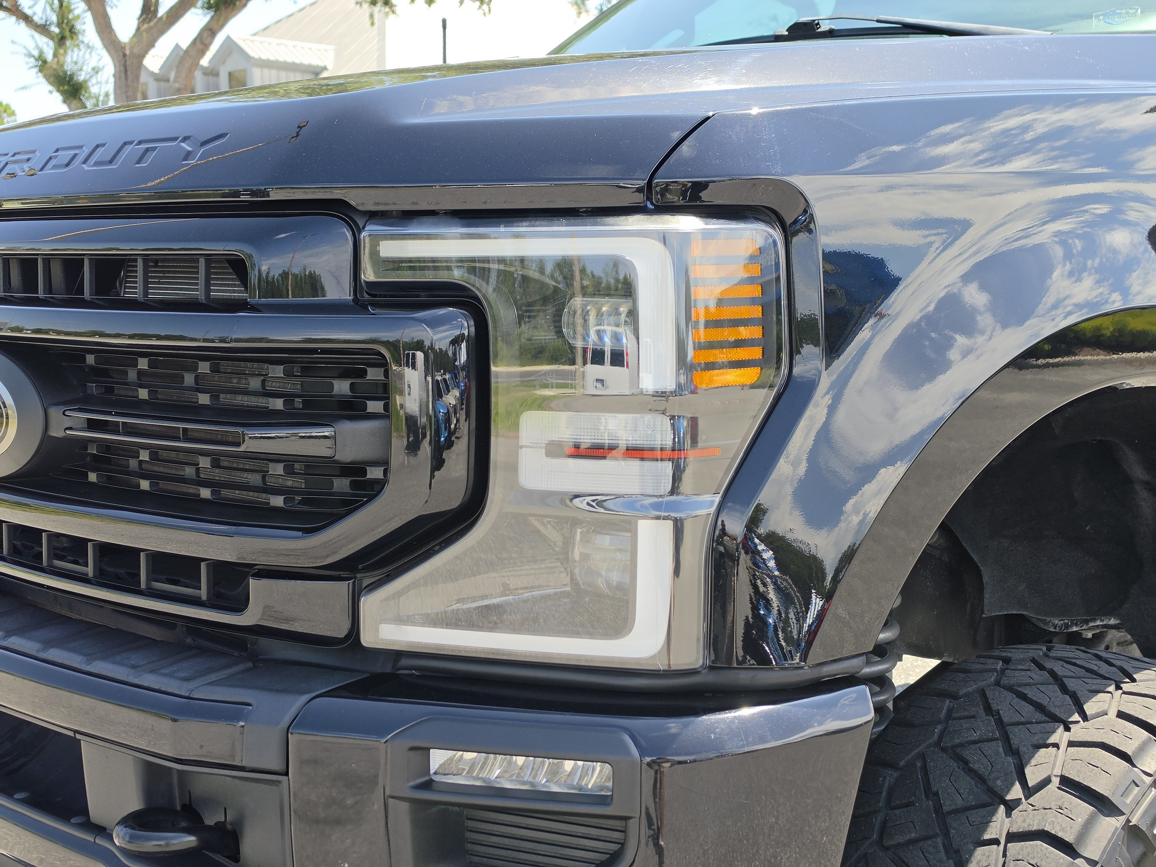 Used 2022 Black Metallic Ford LARIAT image 13