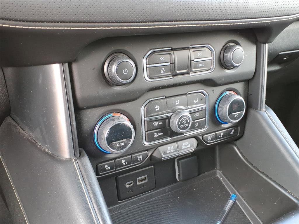 Used 2023 Iridescent Pearl Tricoat Chevrolet Premier image 19