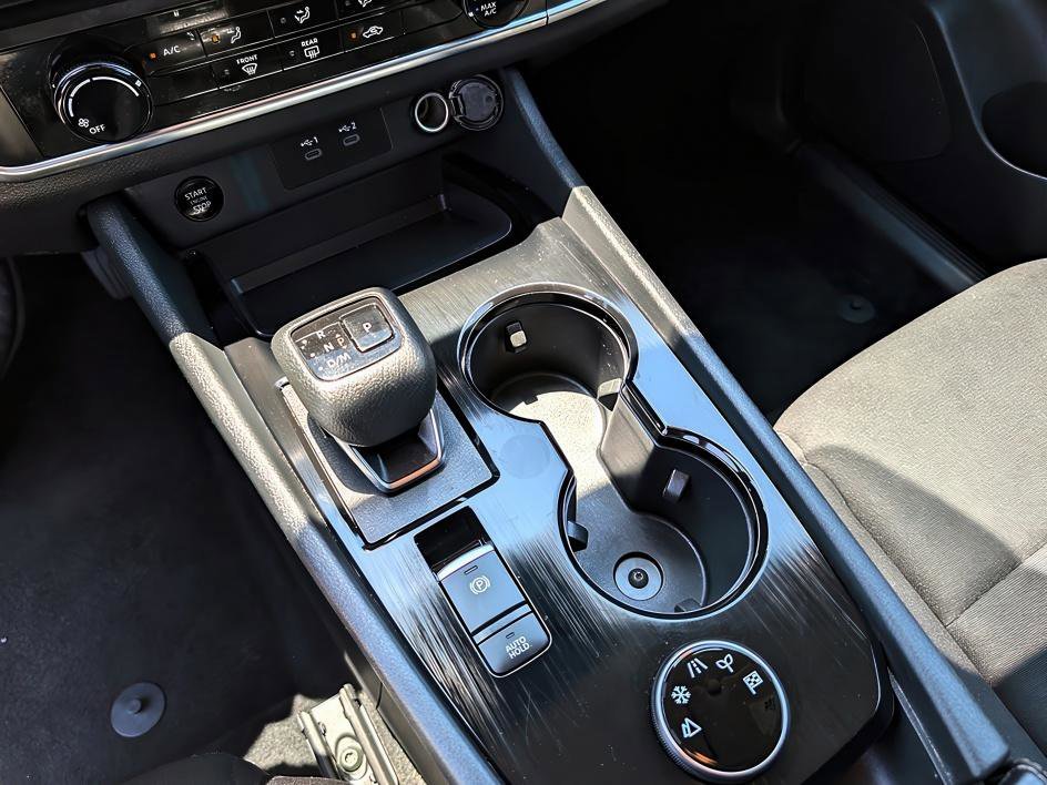 Used 2024 Glacier White Nissan S image 26