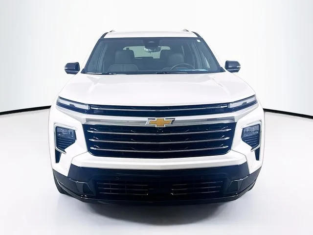 Used 2025 Beige Chevrolet High Country image 2