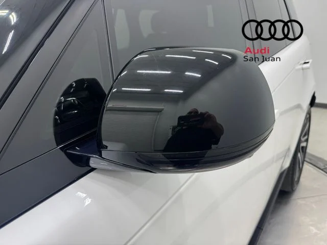 Used 2023 White Land Rover SE image 9