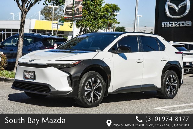 Used 2023 Beige Toyota XLE image 3