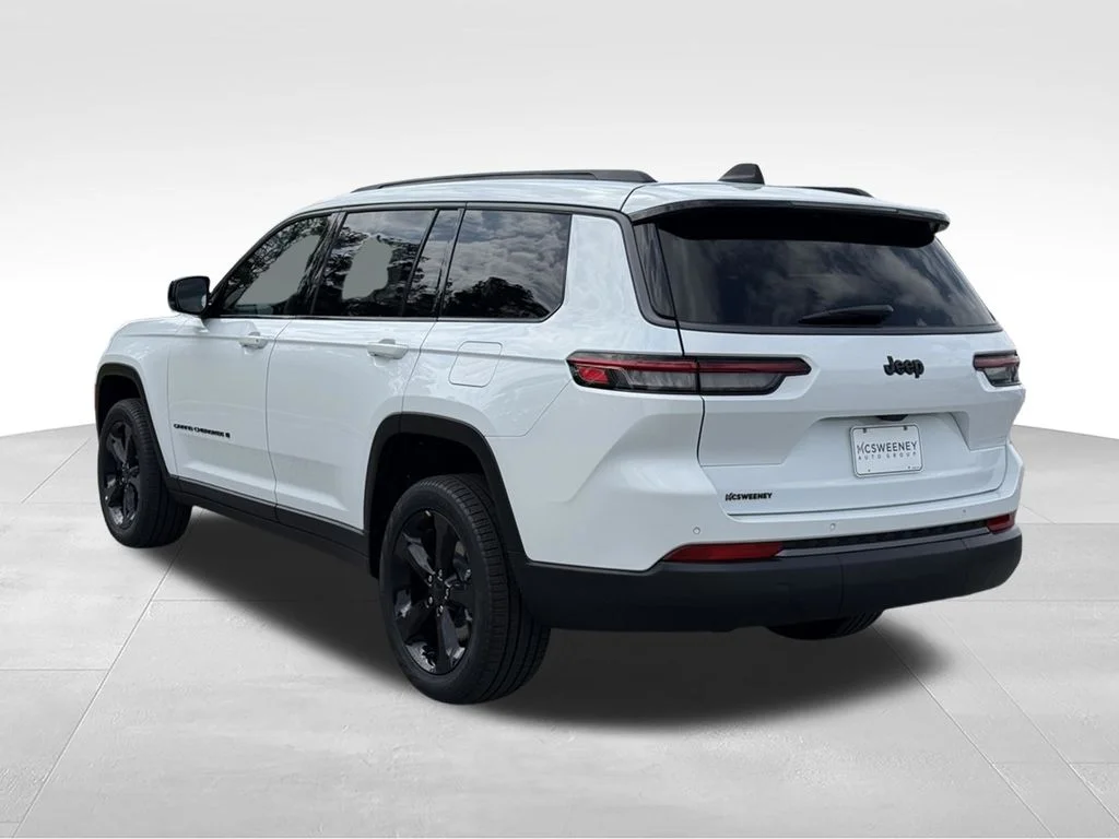 New 2026 Bright White Clear-Coat Exterior Paint Jeep Limited image 4