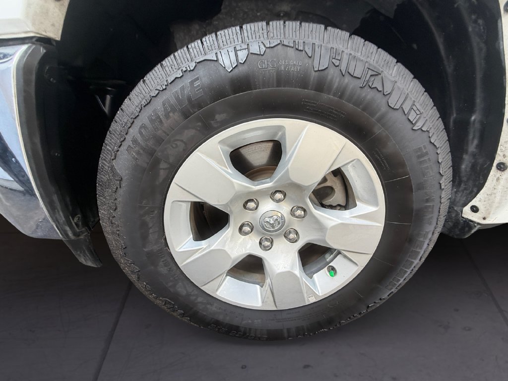 Used 2025 White Ram Big Horn/Lone Star image 9