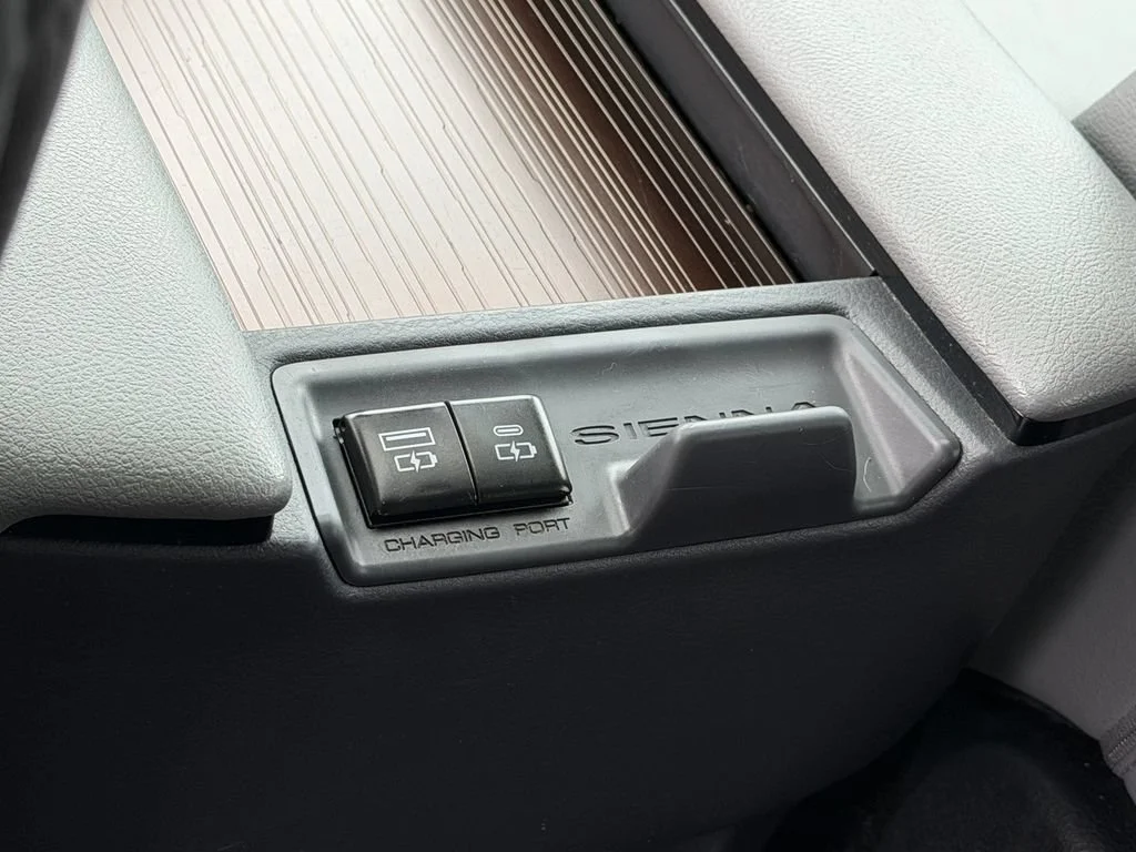 2024 Toyota Sienna XLE - Photo 30