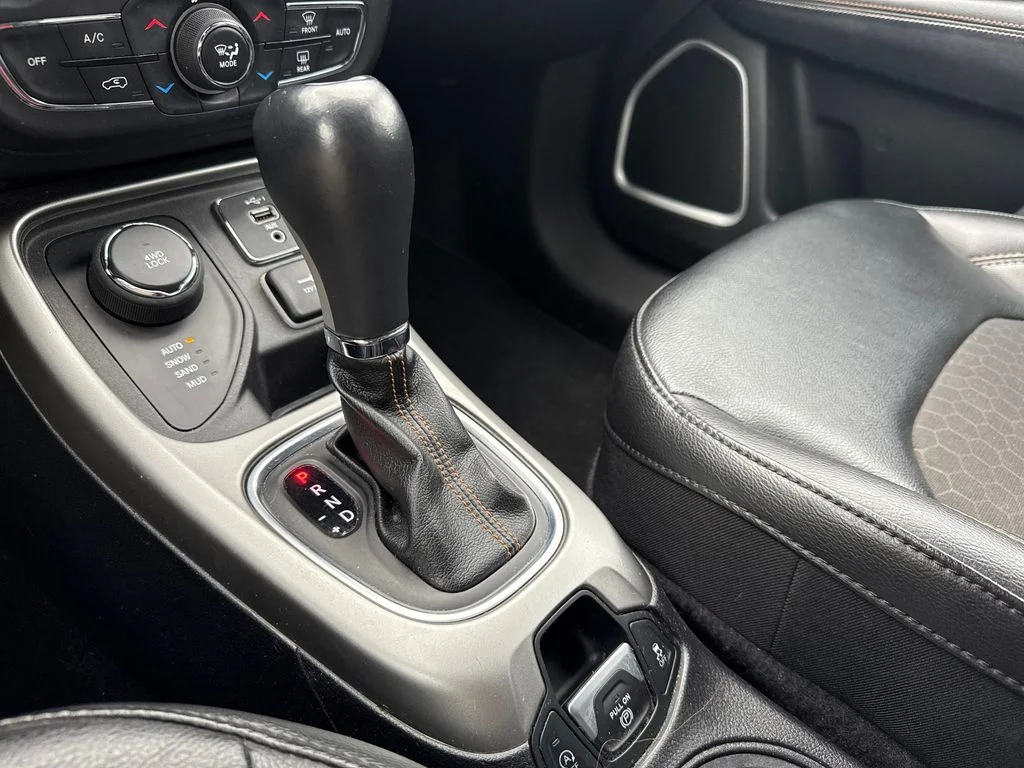 Used 2020 Gray Jeep Latitude image 19