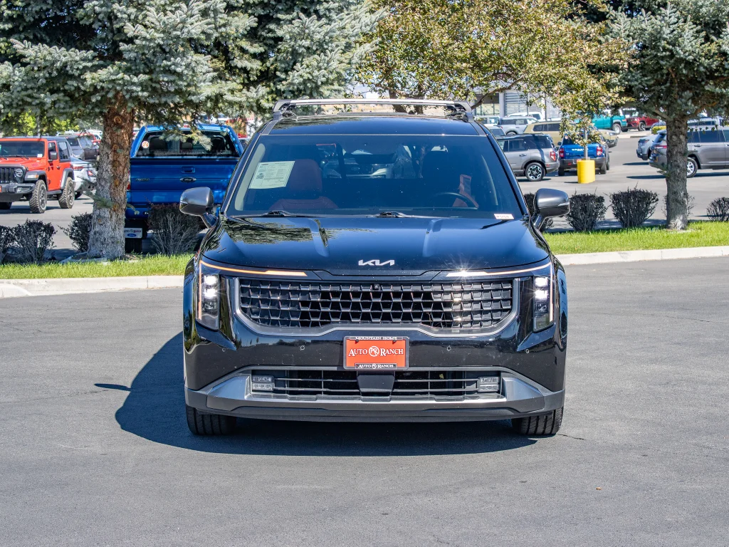 Used 2025 Aurora Black Pearl Kia SX image 3