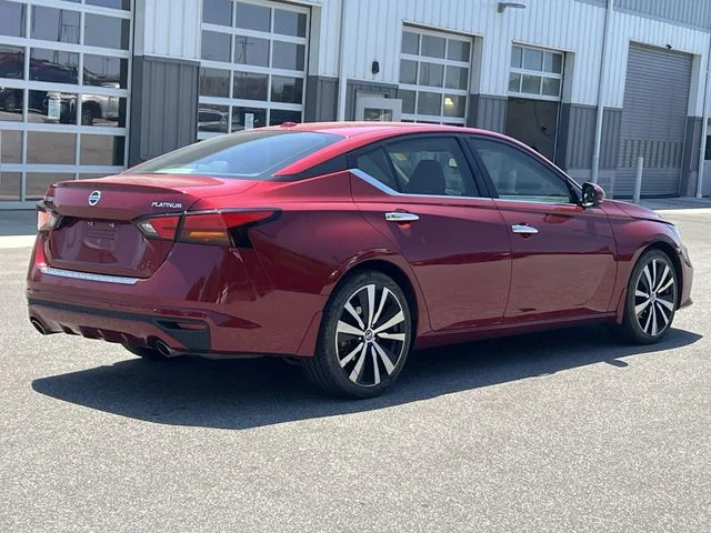 Used 2020 Red Nissan 2.5 Platinum image 13