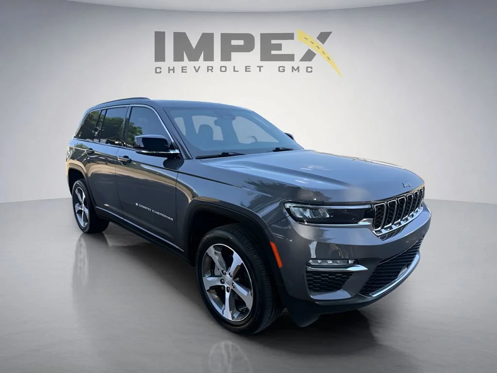 Used 2024 Gray Jeep Limited image 7