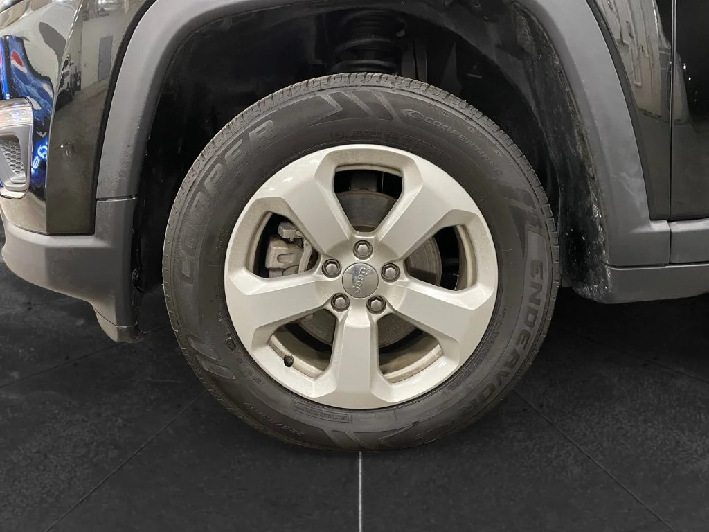 Used 2019 Diamond Black Jeep Latitude image 14