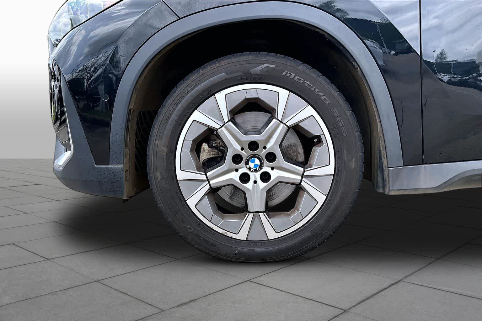 Used 2023 Black Sapphire Metallic BMW xDrive28i image 10