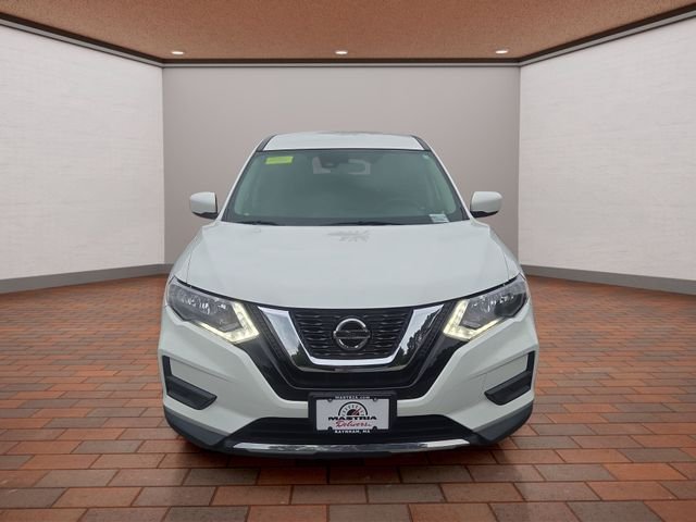 Used 2019 White Nissan S image 22