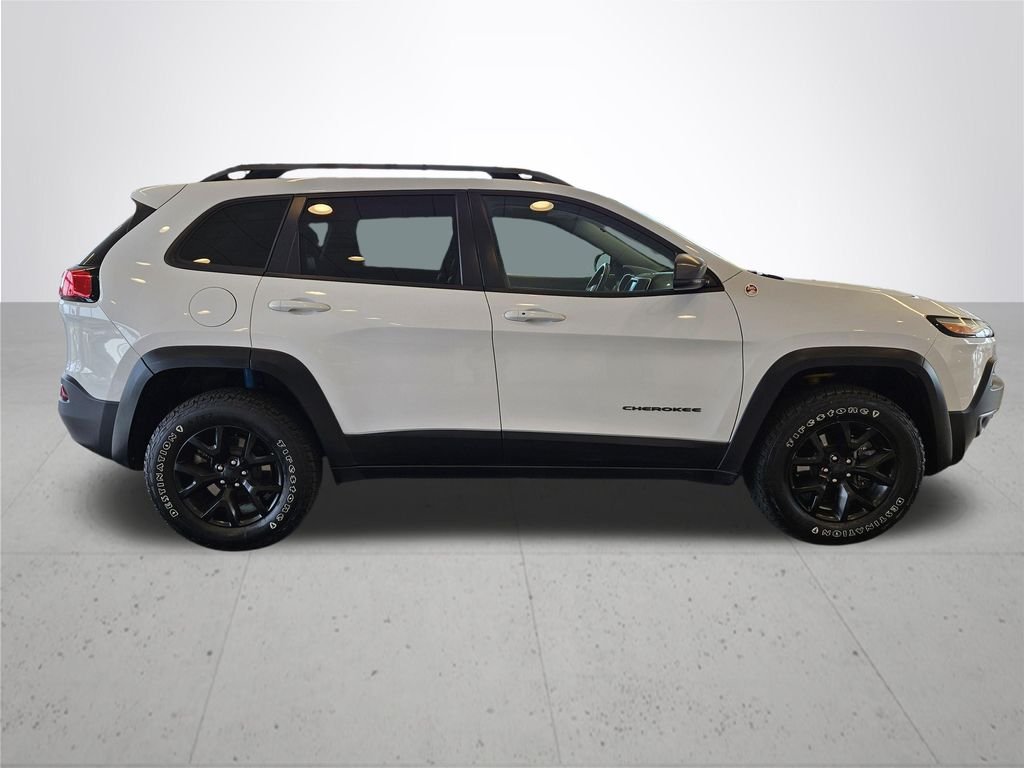 Used 2018 Bright White Clearcoat Jeep Trailhawk image 6