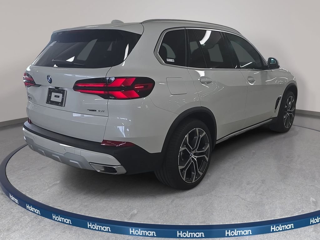 New 2026 Mineral White Metallic BMW sDrive40i image 4