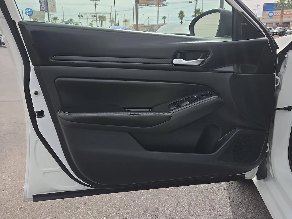 Used 2025  Nissan SV image 13