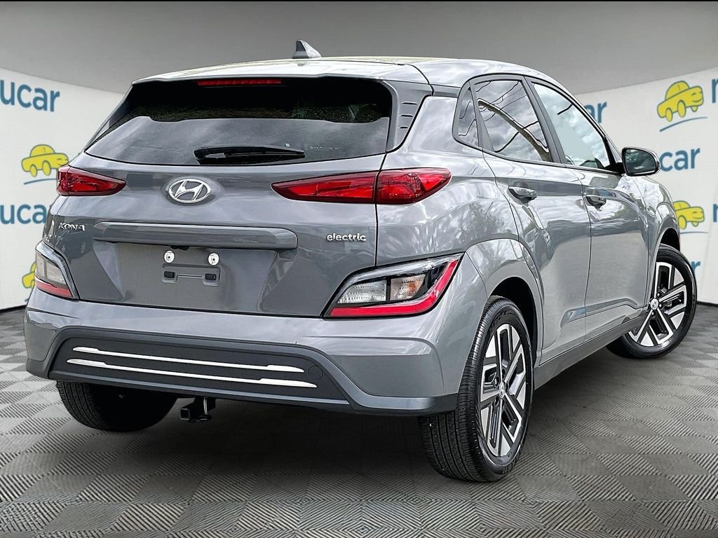 Used 2023 Gray Hyundai SE image 6