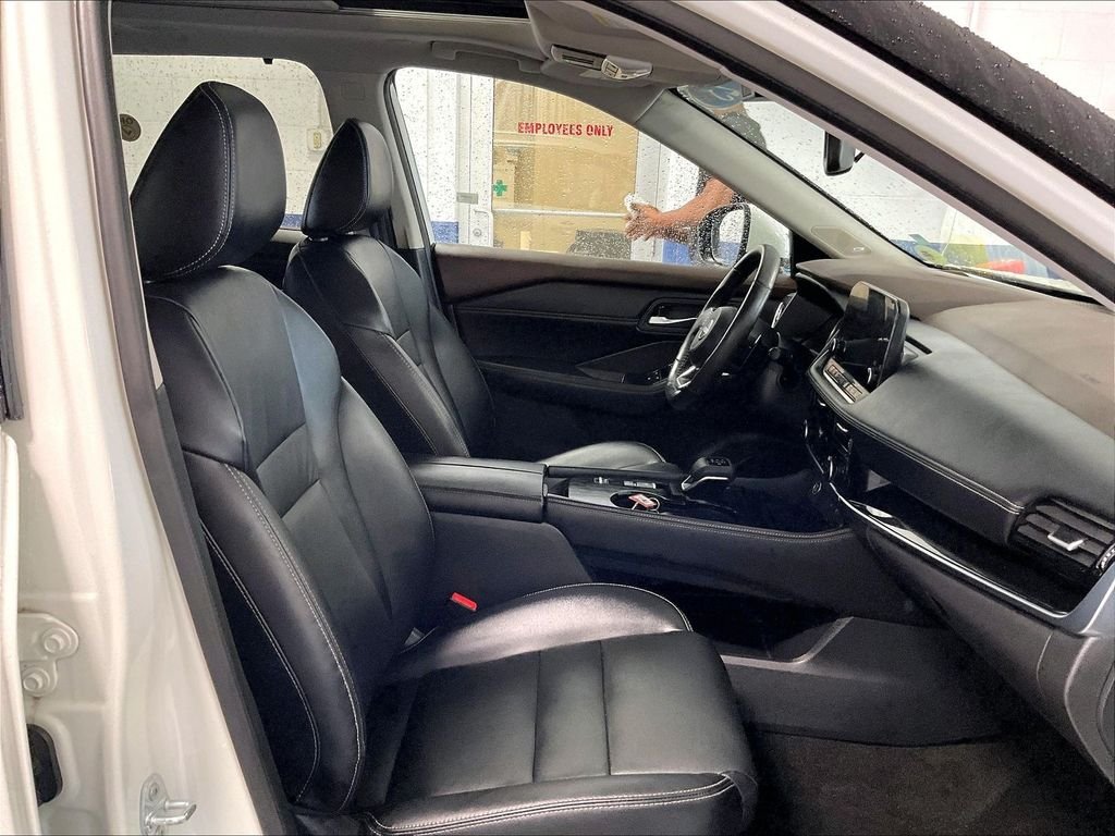 Used 2023 Pearl White Tricoat Nissan SL image 11
