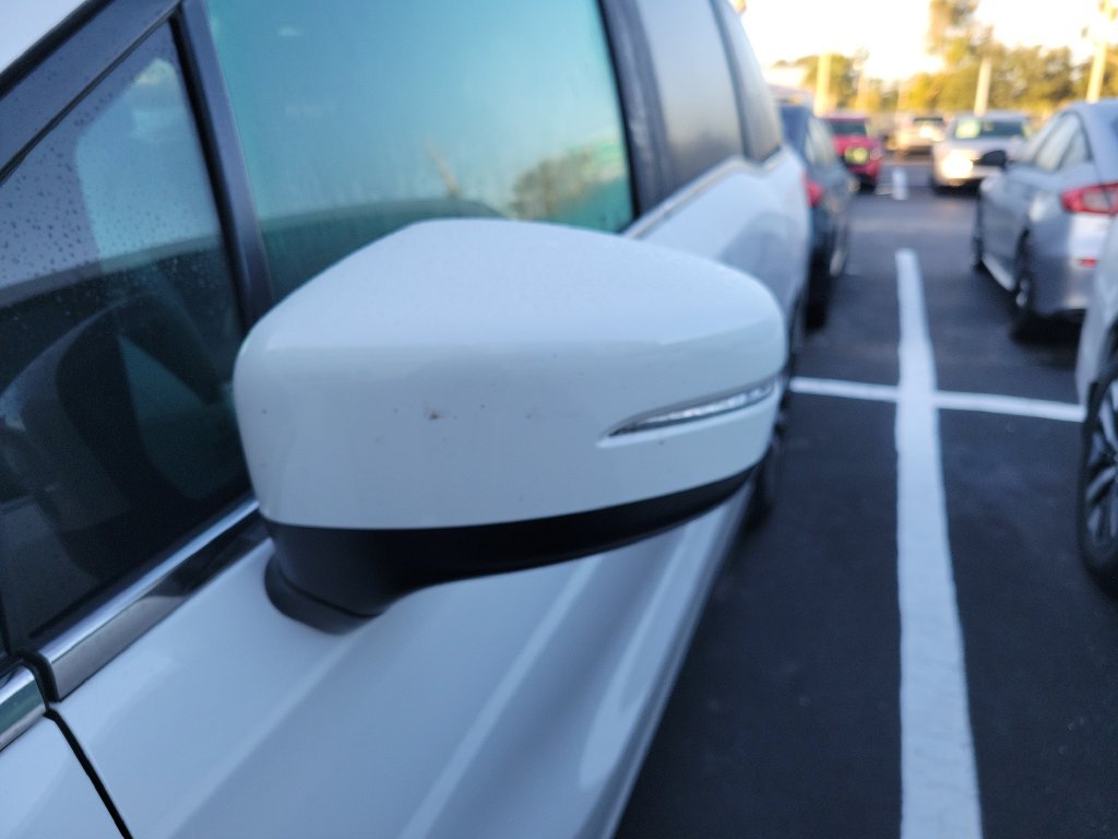 Used 2026 Platinum White Pearl Honda EX-L image 5