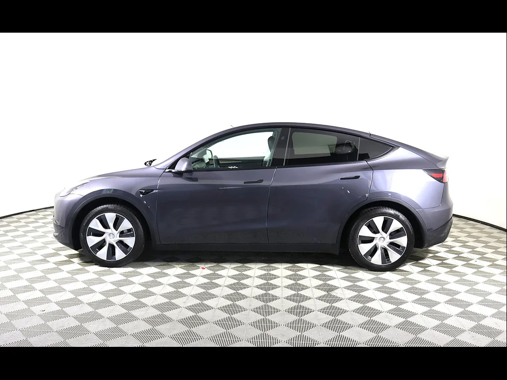 Used 2023 Midnight Silver Metallic Tesla Base image 1