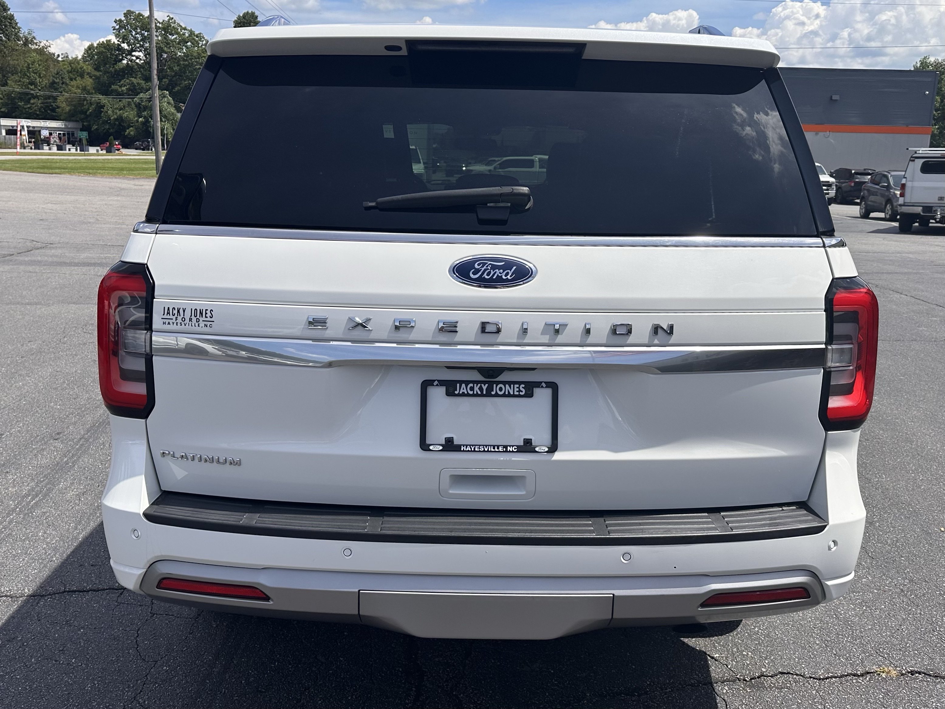 Certified Used 2022 Star White Metallic Tri-Coat Ford Platinum image 7