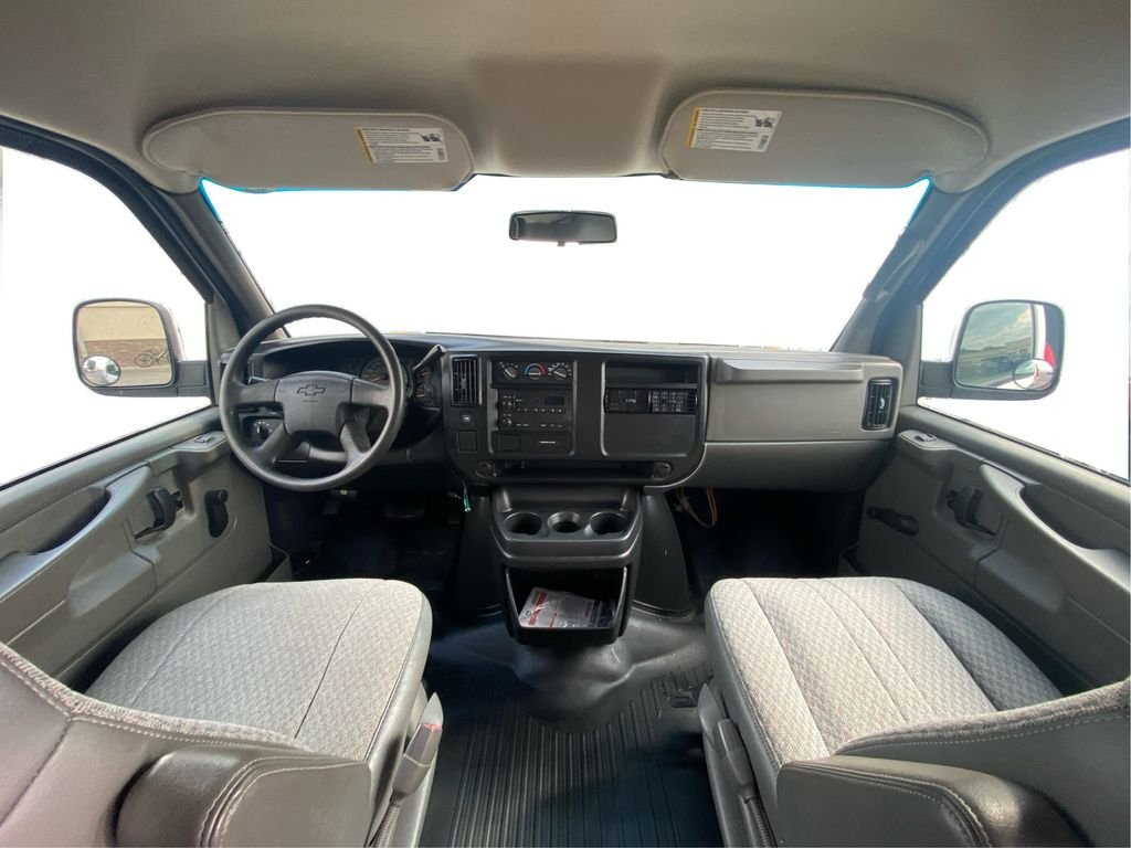 Used 2007 White Chevrolet Work Van image 11