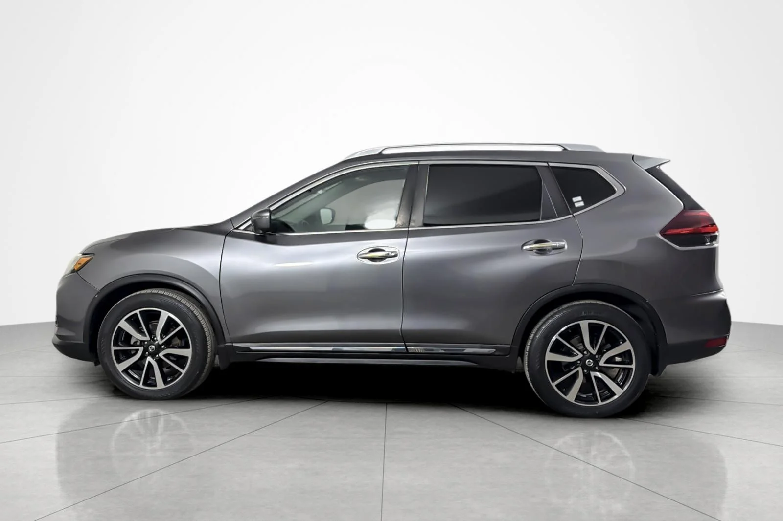 Used 2019 Nissan Rogue SL with VIN 5N1AT2MT1KC799683 for sale in Beverly Hills, CA