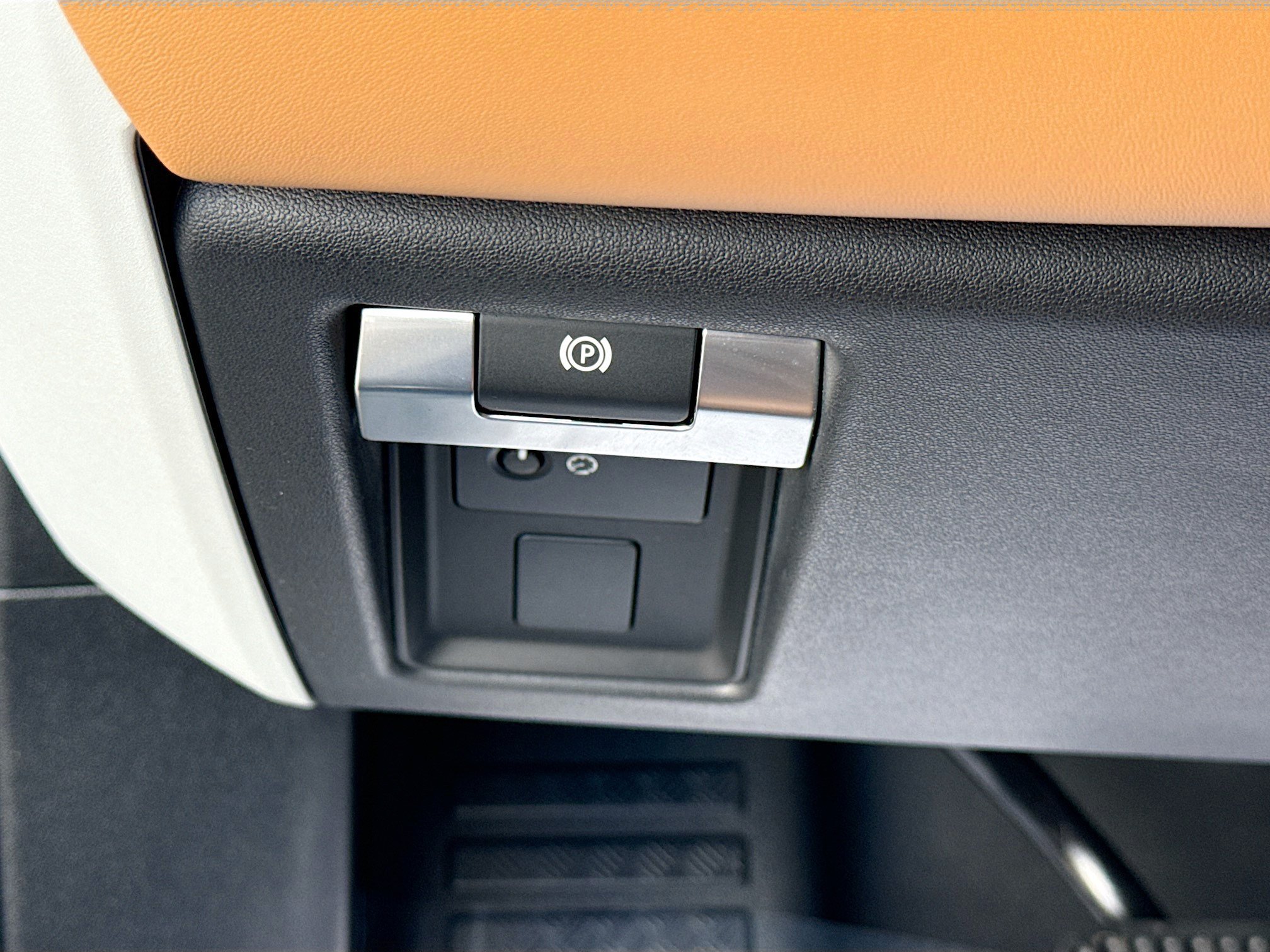 Used 2024 Carpathian Gray Premium Metallic Land Rover S image 36