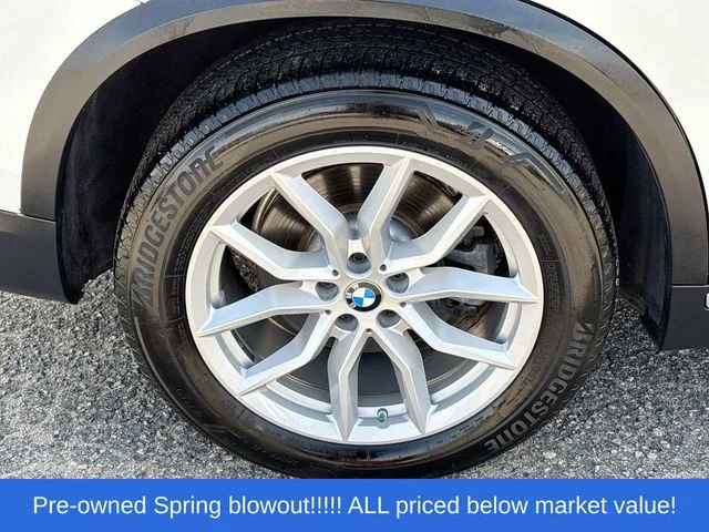 Used 2020 Black BMW xDrive40i image 11