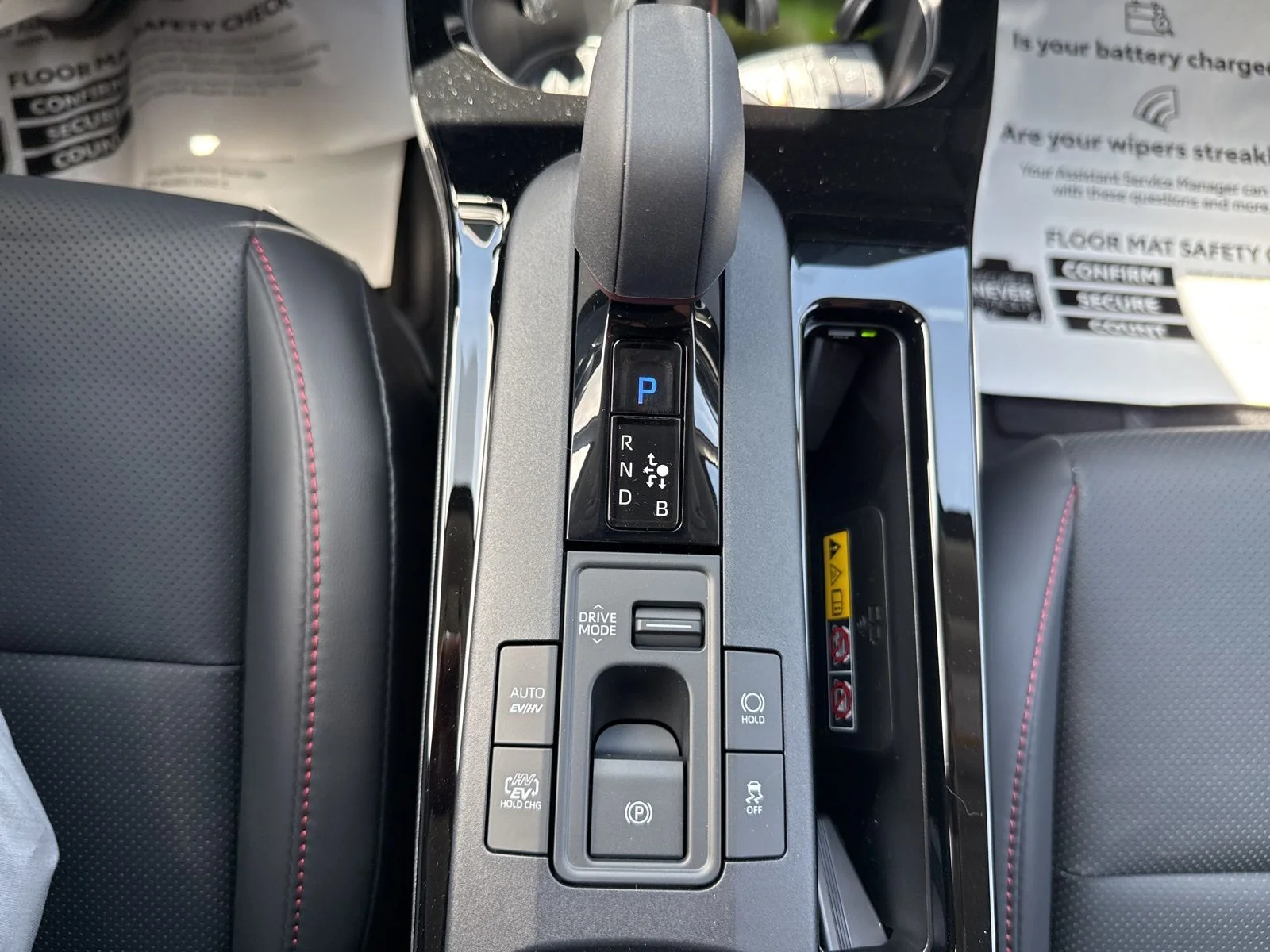 2025 Toyota Prius XSE Premium - Photo 23