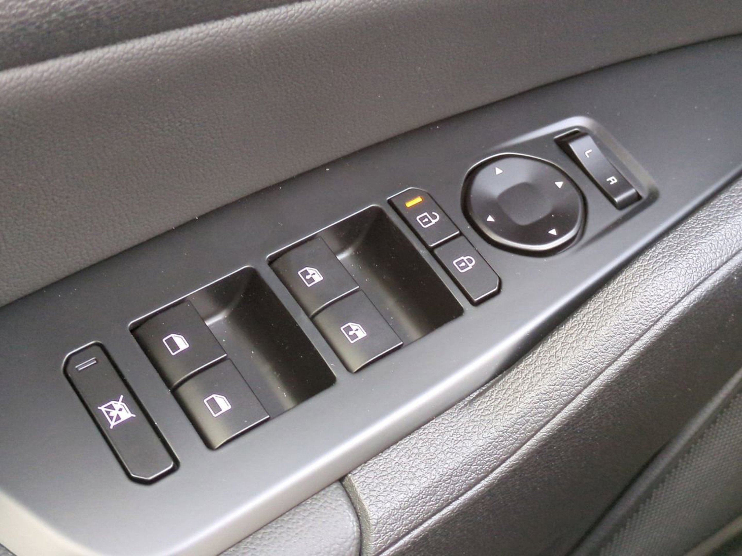New 2026 Glacial White Pearl Kia EX image 29