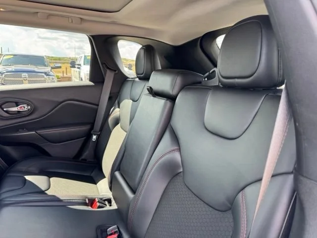 Used 2020 Silver Jeep Trailhawk 4x4 image 18