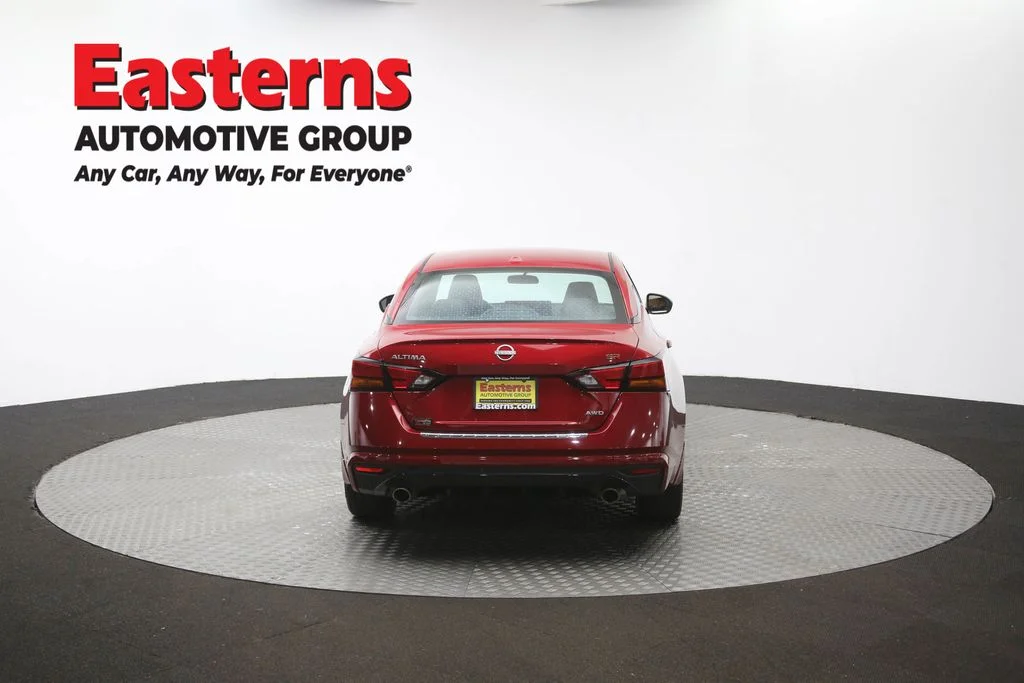 Used 2023 Red Nissan 2.5 SR image 38