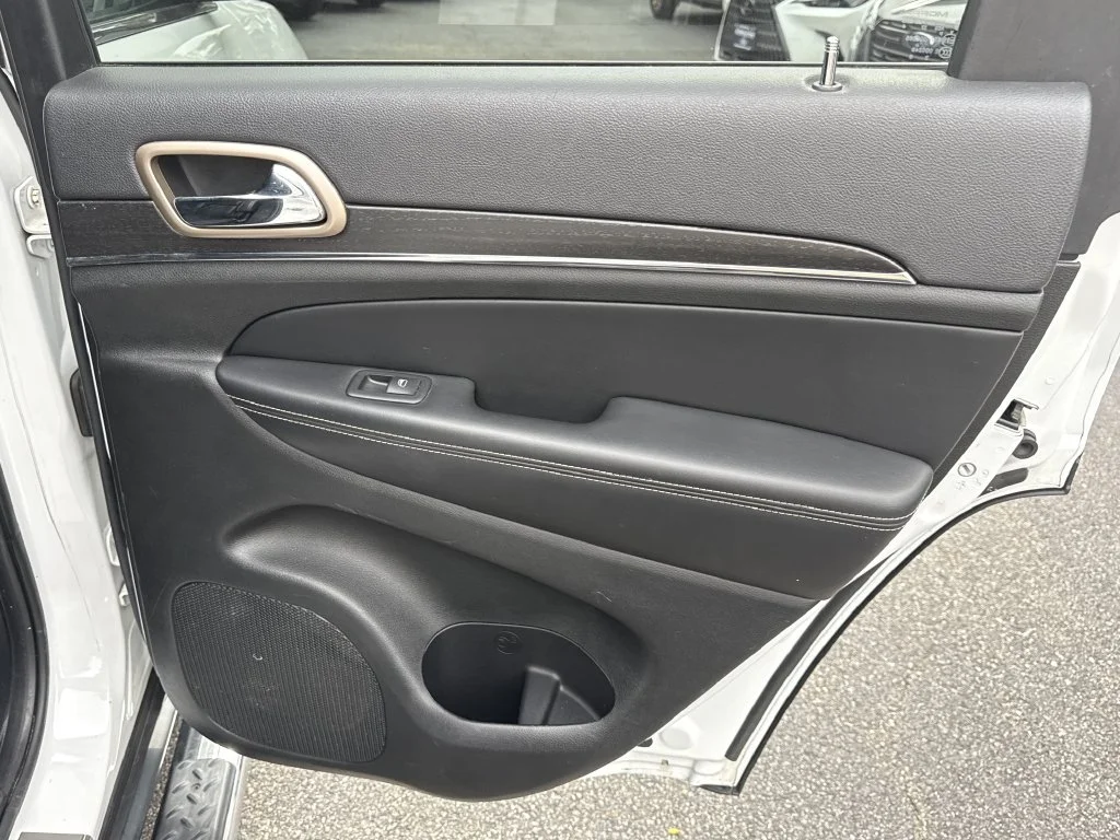 Used 2015 White Jeep Limited image 30