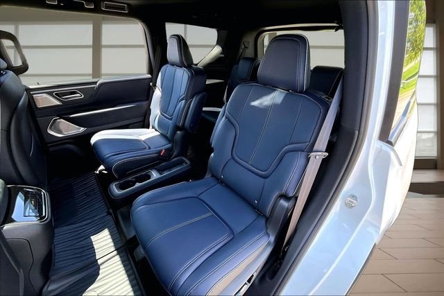 New 2027 2T RADIANT WHIT INFINITI SPORT image 26